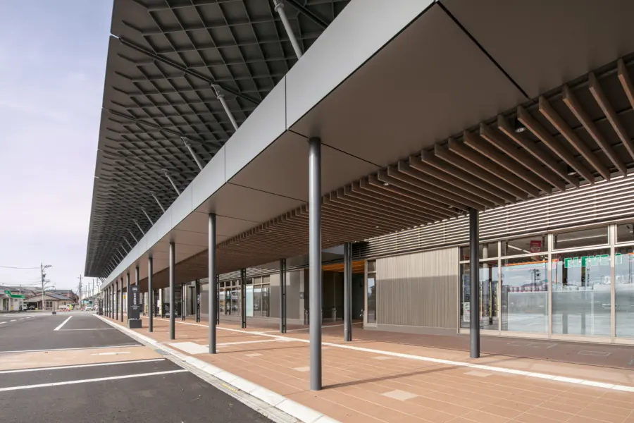 加賀温泉駅前広場 コロネード