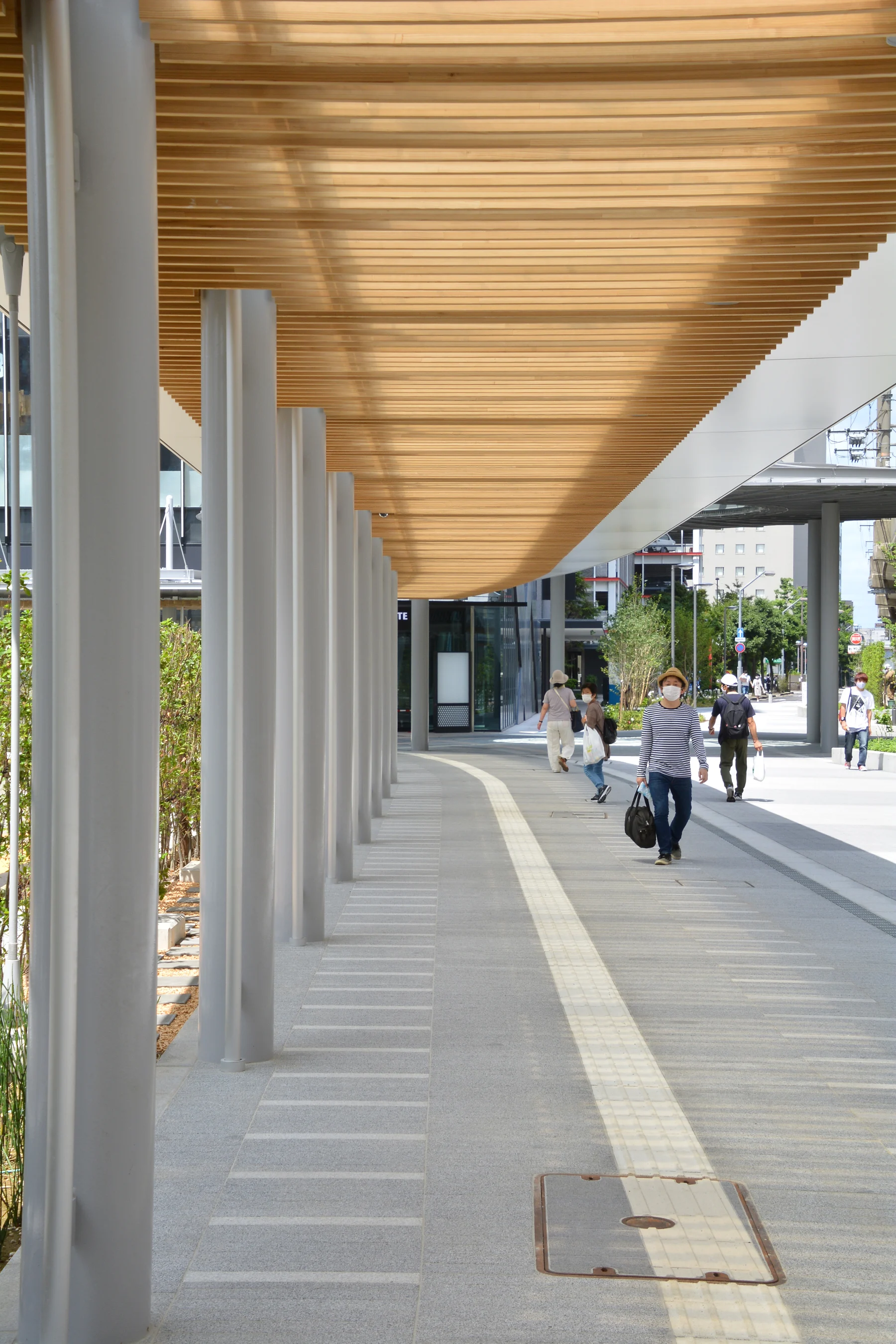 金沢駅西広場　シェルター・キャノピー