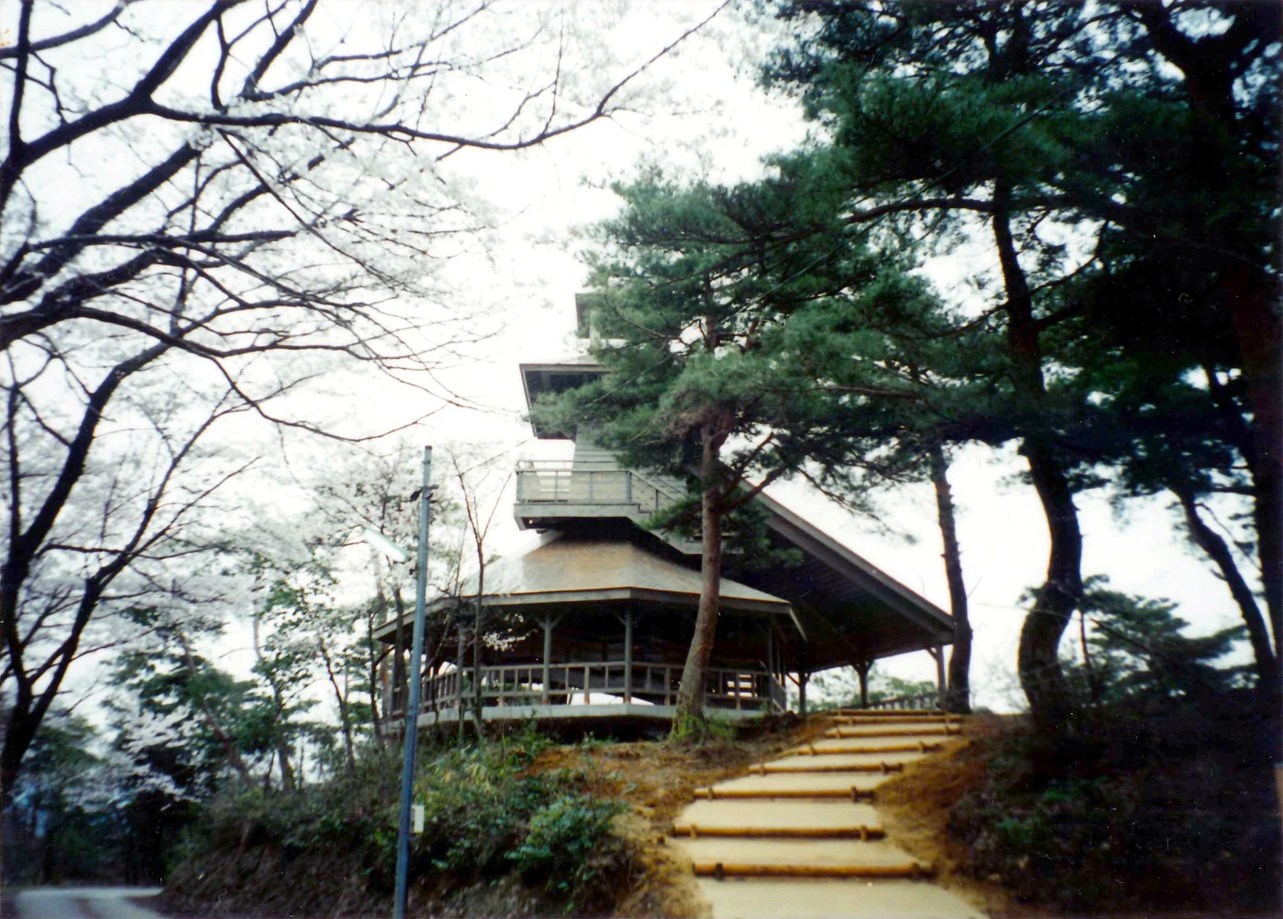 萬松園 さざえ堂